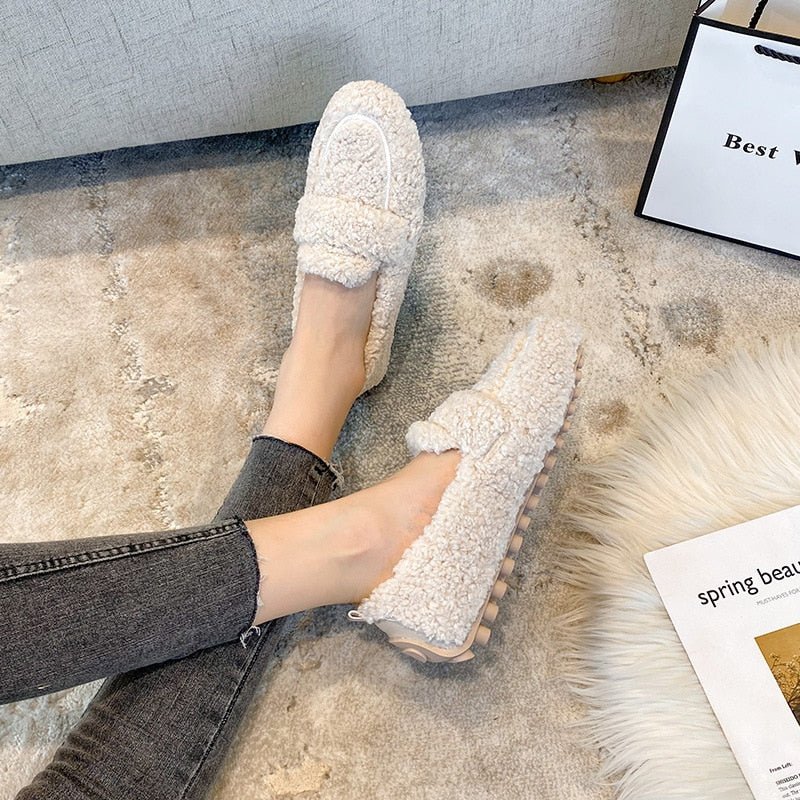 Chaussons Femme Doux avec Design Type Chaussure – Confortables et Adaptés à l’Intérieur et à l’Extérieur