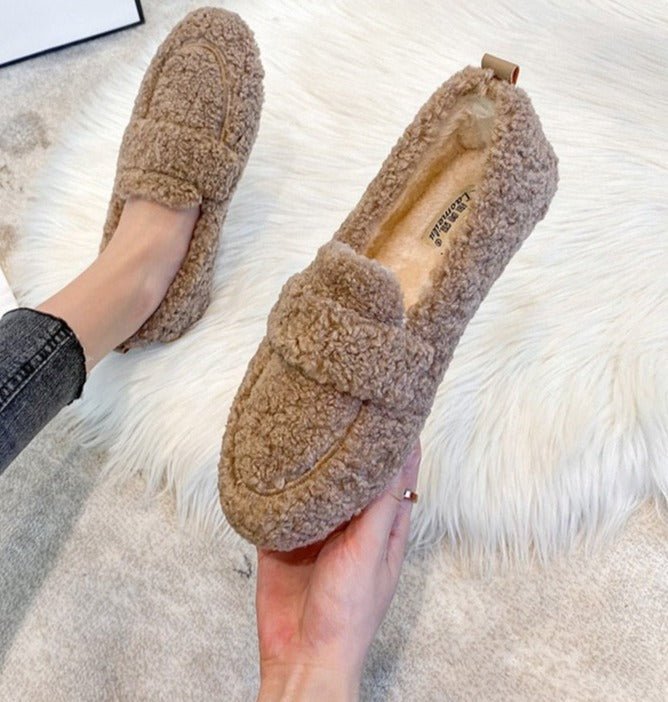 Chaussons Femme Doux avec Design Type Chaussure – Confortables et Adaptés à l’Intérieur et à l’Extérieur