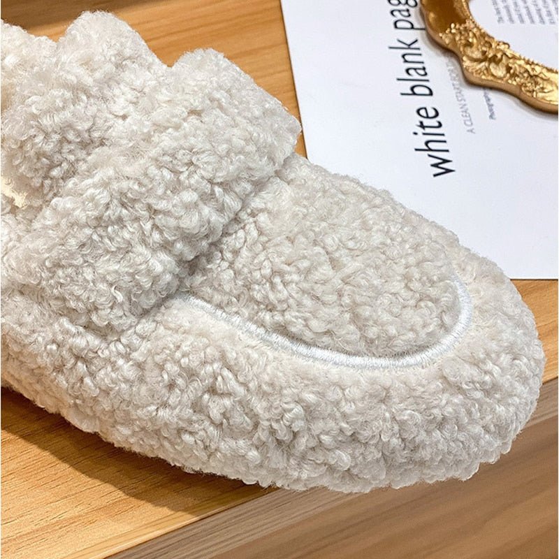 Chaussons Femme Doux avec Design Type Chaussure – Confortables et Adaptés à l’Intérieur et à l’Extérieur