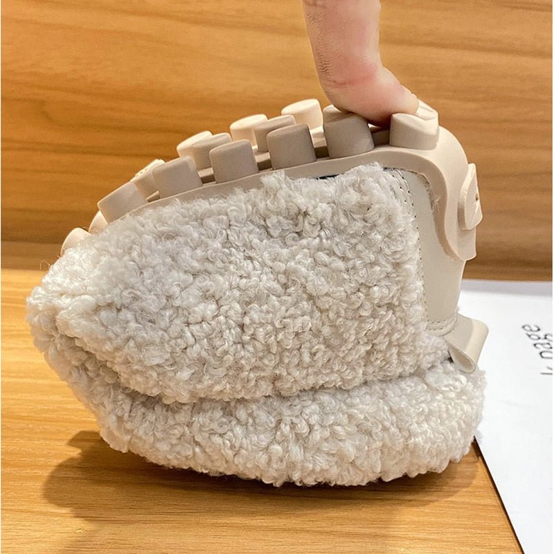 Chaussons Femme Doux avec Design Type Chaussure – Confortables et Adaptés à l’Intérieur et à l’Extérieur